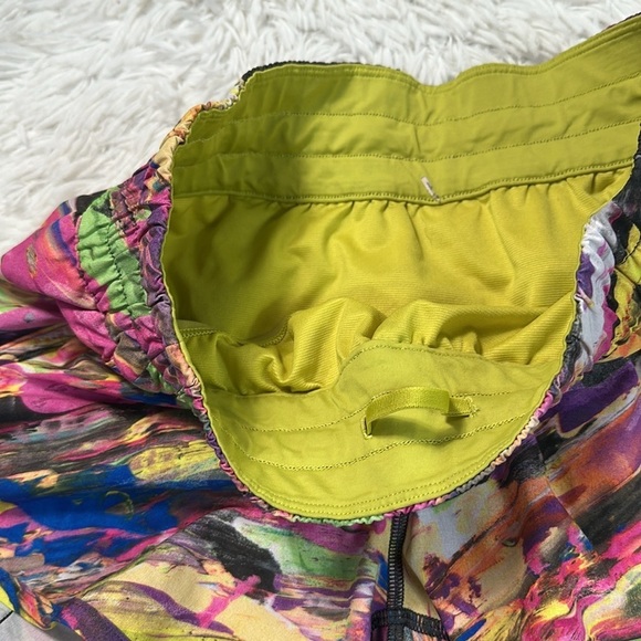 Lululemon Tracker Short V *4" Catalyst Multi - Picture 2 of 7